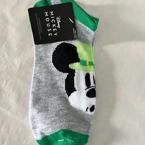 Disney NWT Mickey Mouse St Patrick's Day Ankle Socks Size 4-10 - Picture 1 of 3